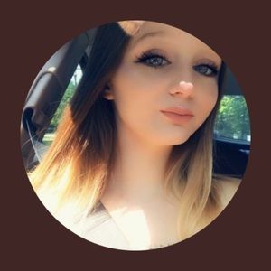 Meet your Posher, Holly